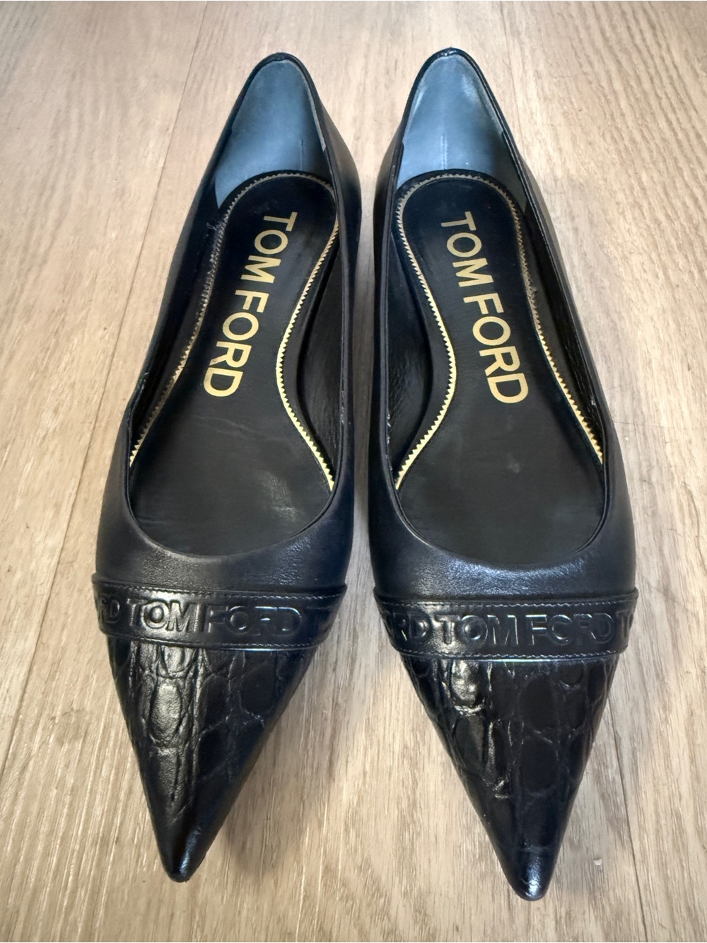 Tom Ford Flats Size 37 Black Leather Pointed Toe Croc Embossed Logo Designer